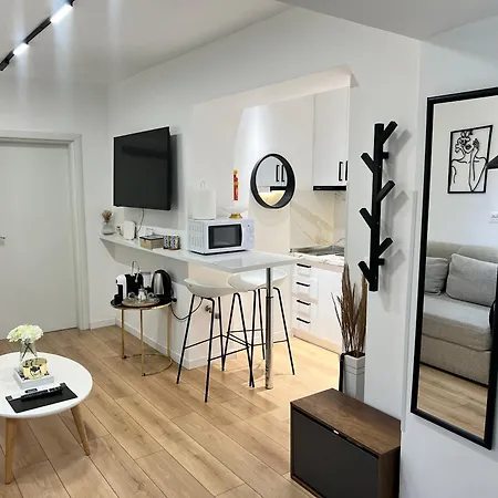 Bllok Zone -scandi Family Nest - -self Check-in * Tirana