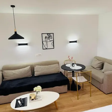 Bllok Zone -scandi Family Nest - -self Check-in Appartamento Tirana