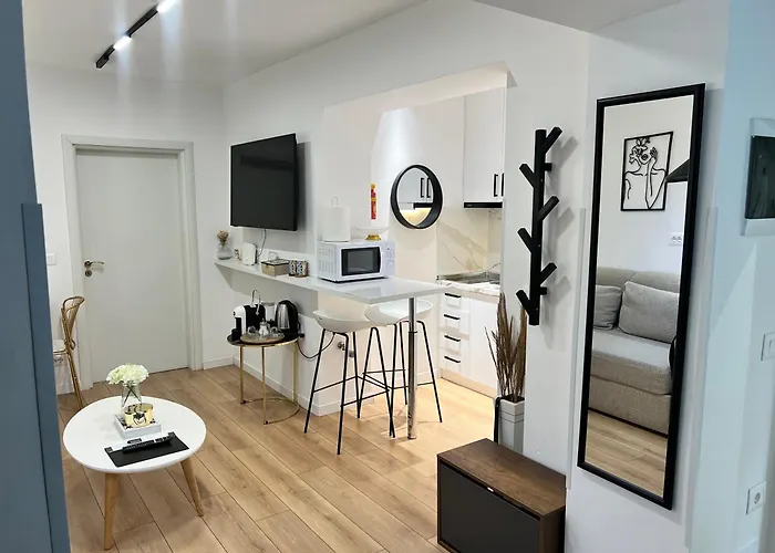 Bllok Scandi 2 Self -check-in * Τίρανα